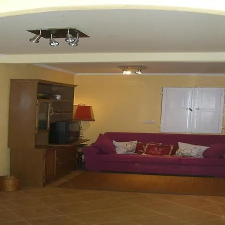 Chalet House - 2 Bedrooms With Wifi - 0117 *